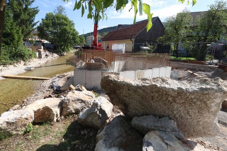 GRADNJA NOVE BRVI ČEZ CERKNIŠČICO 05 FOTO LJUBO VUKELIČ